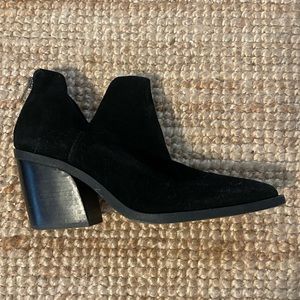 Vince Camuto size 10 black suede ankle booties